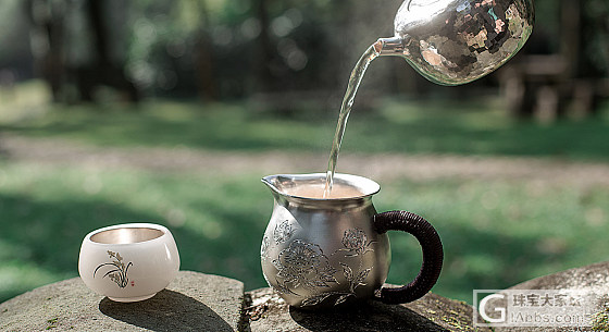 这么冷的天好好卖茶不够，还要出外景。好冷！！_茶道摄影