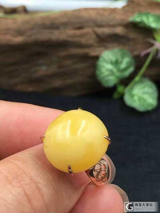 最近疯狂迷上了琥珀，大神们帮忙看看这个好看吗_蜜蜡戒指