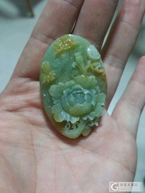 等了一个多月 赌的小石头终于开出了花_翡翠