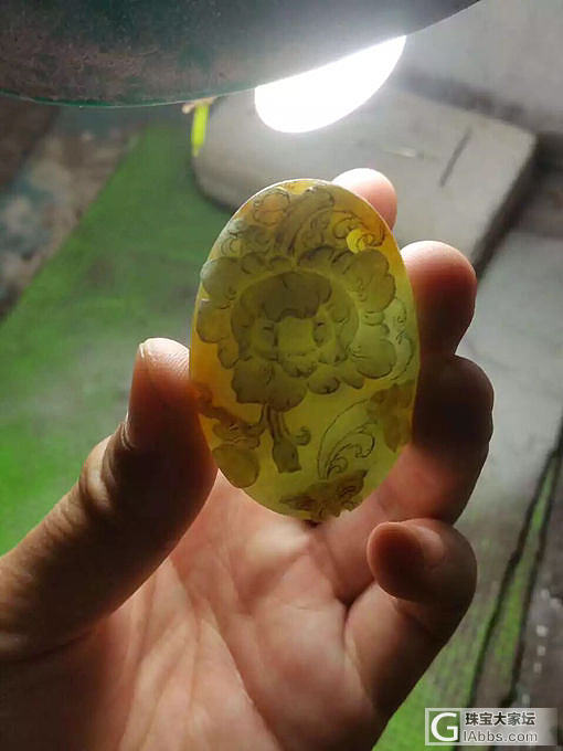 等了一个多月 赌的小石头终于开出了花_翡翠