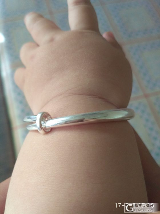 宝宝银镯到了_手镯银