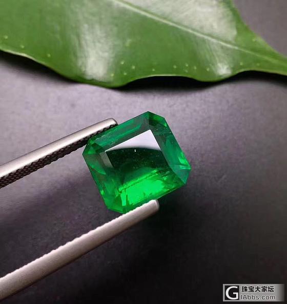 5.62克拉 方型祖母绿  晶体干净无黑点无裂痕  火彩漂亮。_刻面宝石祖母绿