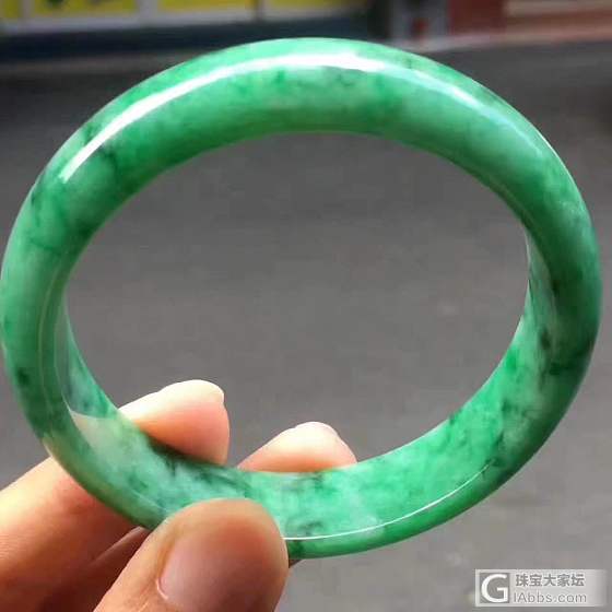 这个绿绿的手镯怎么样_手镯翡翠