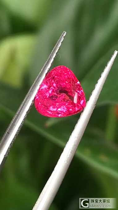 下午给大家看一颗妖孽_刻面宝石尖晶石