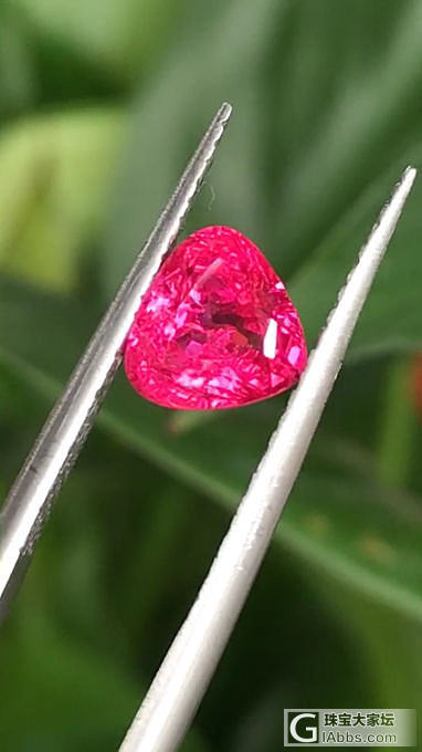 下午给大家看一颗妖孽_刻面宝石尖晶石