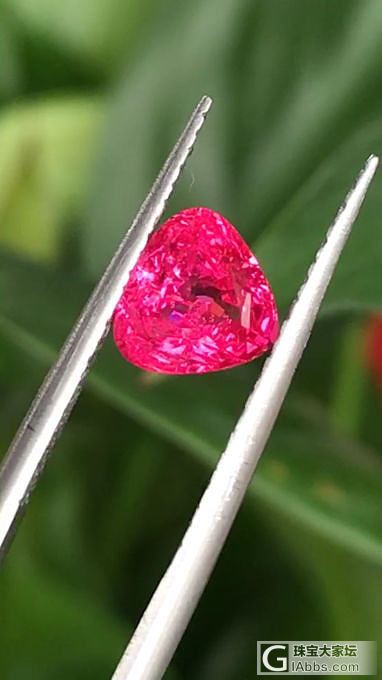 下午给大家看一颗妖孽_刻面宝石尖晶石