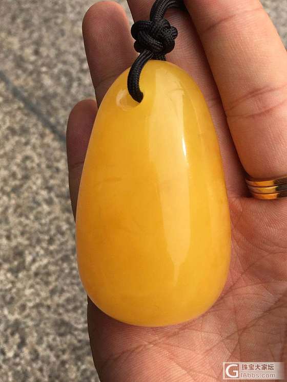 50克，纯天然原矿蜜蜡，鸡油黄水滴吊坠，满蜜满蜡，蜡结实细腻，自然光拍摄，克价合理_吊坠蜜蜡
