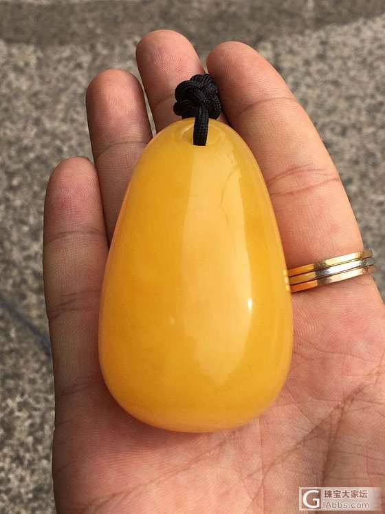 50克，纯天然原矿蜜蜡，鸡油黄水滴吊坠，满蜜满蜡，蜡结实细腻，自然光拍摄，克价合理_吊坠蜜蜡