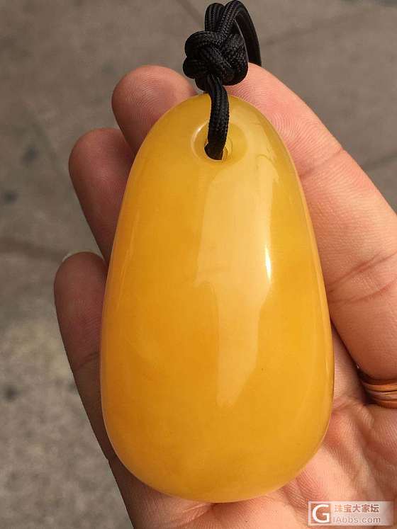 50克，纯天然原矿蜜蜡，鸡油黄水滴吊坠，满蜜满蜡，蜡结实细腻，自然光拍摄，克价合理_吊坠蜜蜡