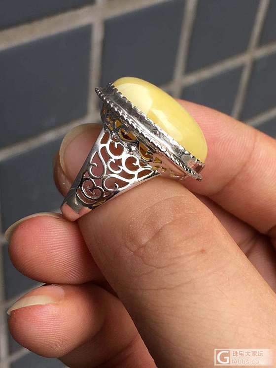 天然原矿蜜蜡，白花蜜镶925银戒指，蜡质结实，圈口活口，_戒指蜜蜡