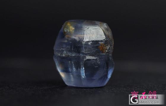 一颗比较完整的蓝宝原石_原石蓝宝石