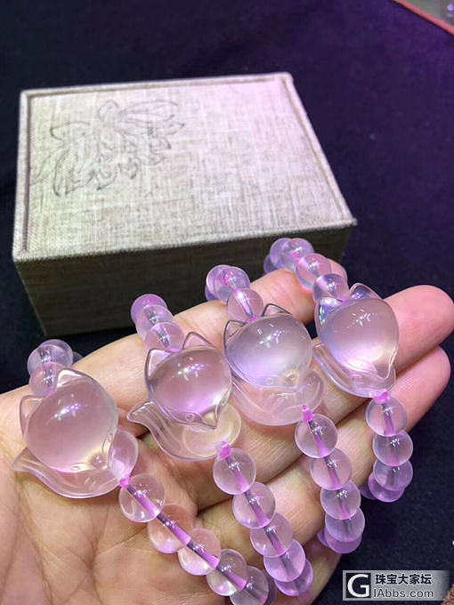 天然莫桑比克粉晶手链➕狐狸，全净体品质色泽粉嫩，精工雕刻大头狐狸防小人防小三，粉..._珠串粉晶