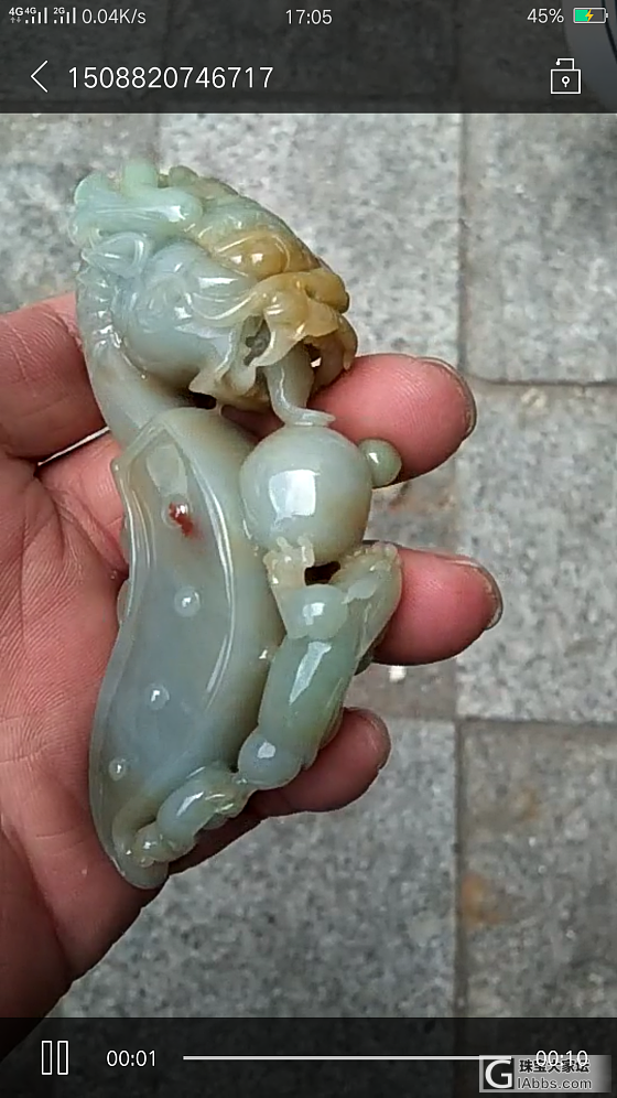 这是什么料，什么价？卖家说2400买贵了随时拿回来。这样的料没见过_挂件翡翠
