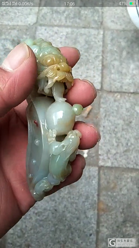 这是什么料，什么价？卖家说2400买贵了随时拿回来。这样的料没见过_挂件翡翠