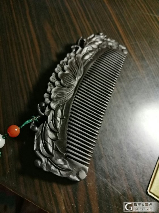 有几根白发了，赶紧买了把梳子_梳子木