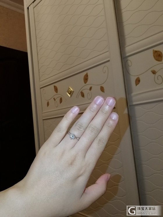 坛子里买的婚戒，婚礼过后快一个月了，上图_戒指钻石