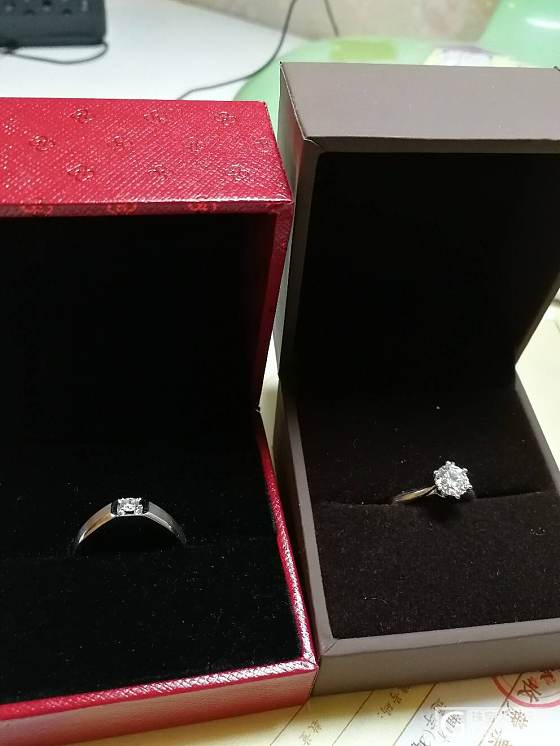 坛子里买的婚戒，婚礼过后快一个月了，上图_戒指钻石