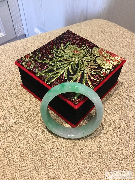 新买的镯子，在种与色的纠结中最后还是选了色_手镯翡翠