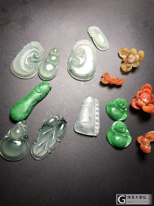 红翡花朵来袭，喜欢的话私我哈，都是便宜处理_花件翡翠