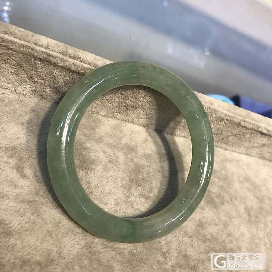 翡翠手镯，冰糯飘花带绿！_手镯翡翠