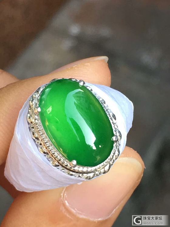 高冰阳绿戒面   图二自然光，图三为阳光下是不是美到不知所措呀😘_蛋面
