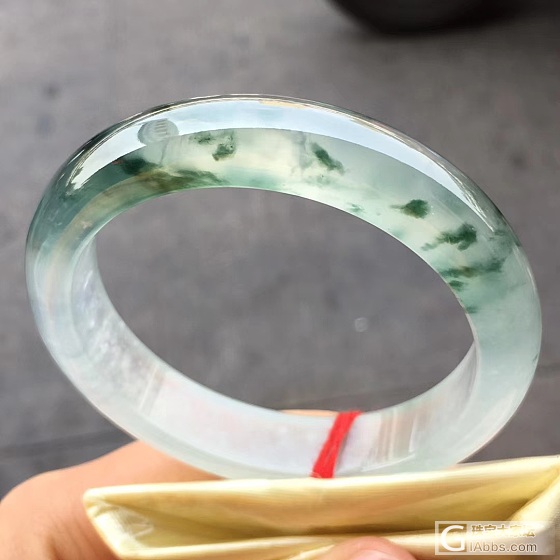 还是好的东西耐看，越看越好看😊_手镯翡翠