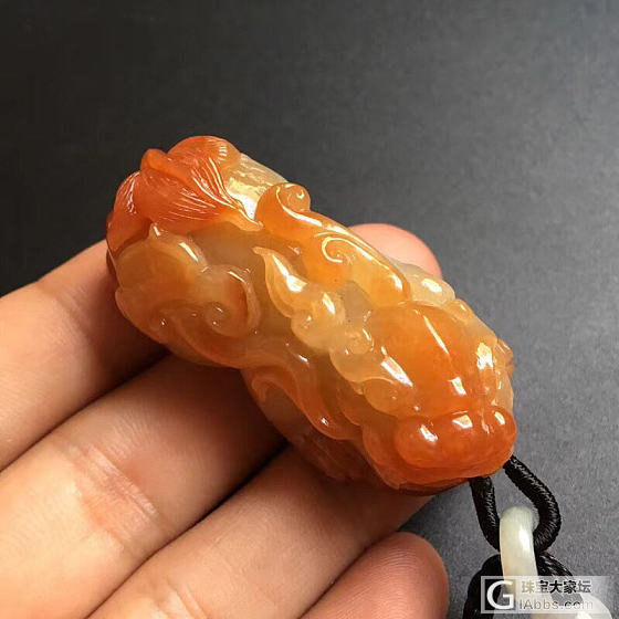 玉，“王”者_挂件翡翠