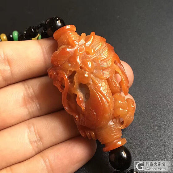 玉，“王”者_挂件翡翠