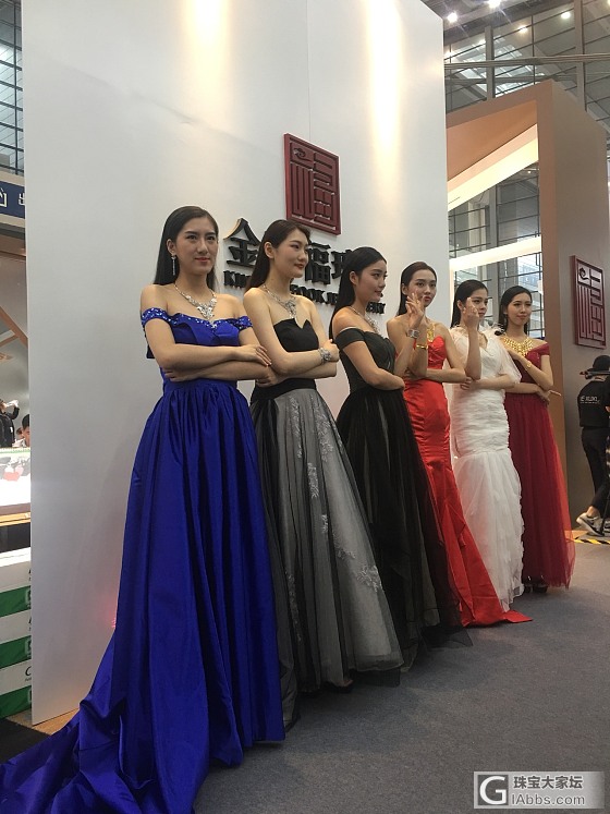 明明去过去看珠宝展的 结果 结果让这些小东西深深吸引了我   看这这一大桌肚子饿..._玉工玉石