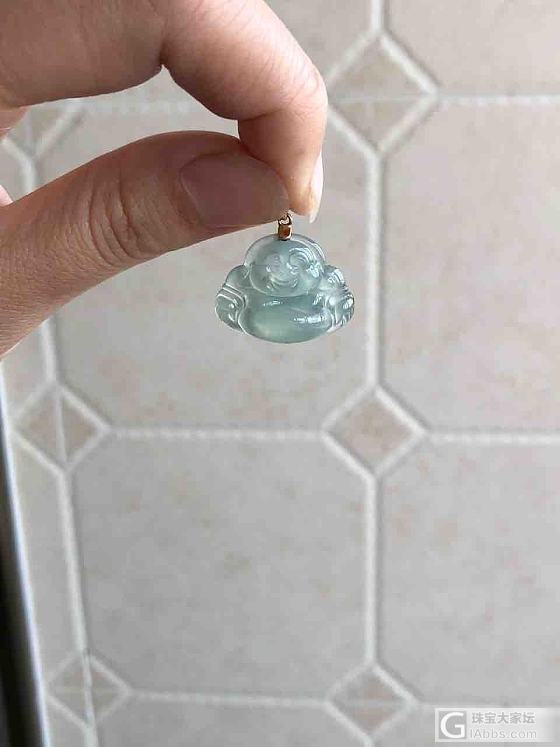 请帮忙看看是翡翠晴水佛吗？_吊坠翡翠