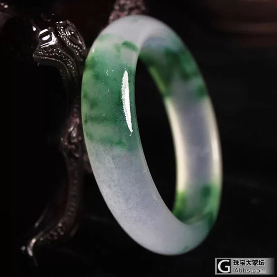 求大牛科普一下，这种140一支的玉镯究竟是什么？_手镯翡翠
