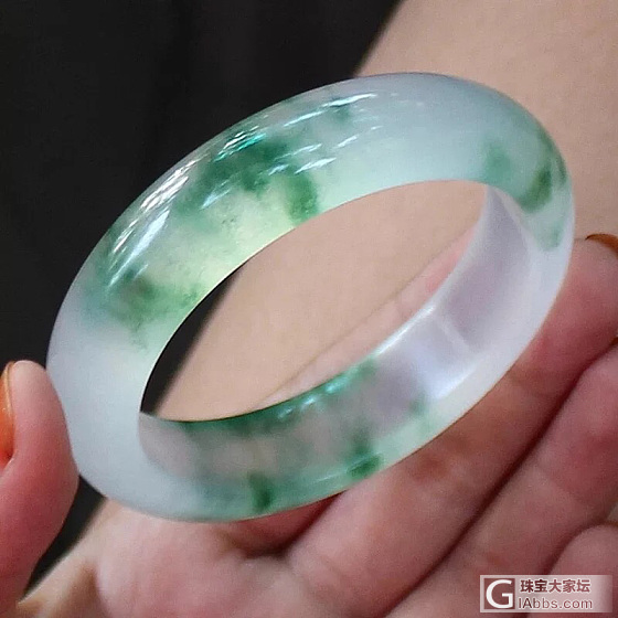 求大牛科普一下，这种140一支的玉镯究竟是什么？_手镯翡翠