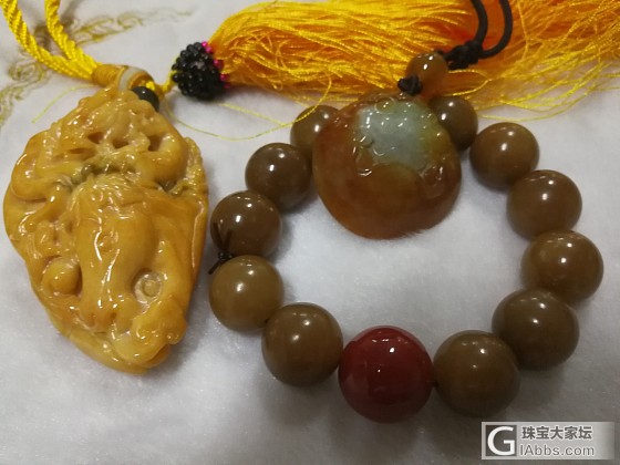 捡大漏后的黄翡情怀_挂件翡翠
