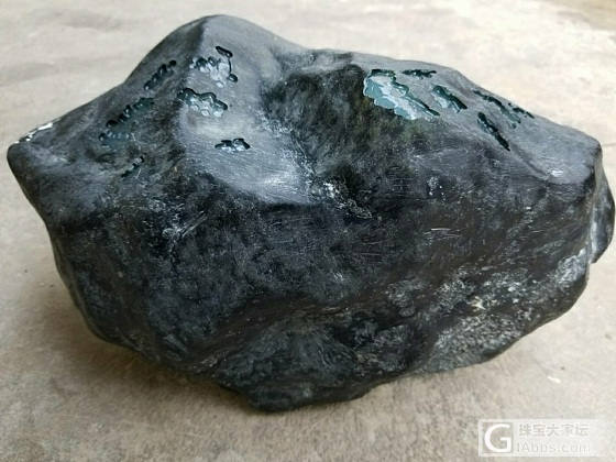大家来论评这块格应角_原石翡翠