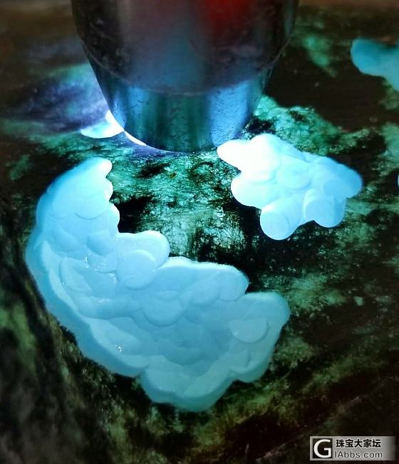 大家来论评这块格应角_原石翡翠