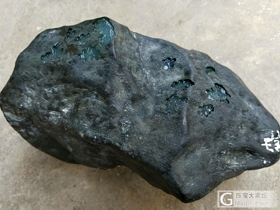 大家来论评这块格应角_原石翡翠