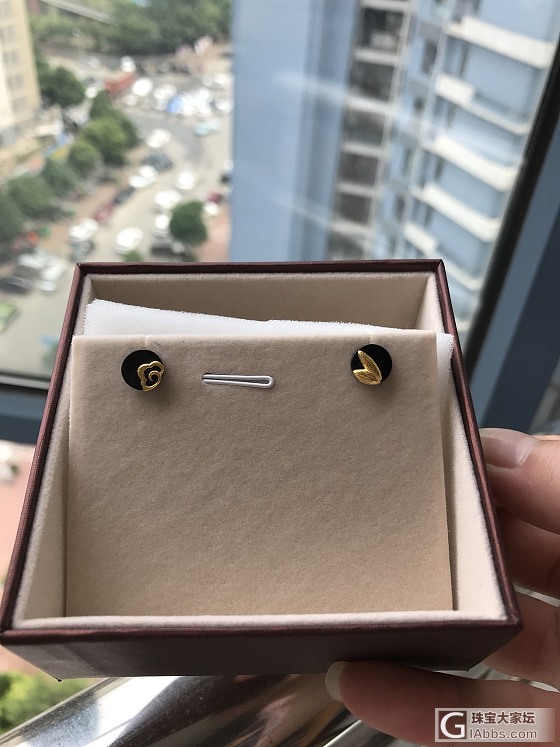 周生生点睛耳钉_耳钉金