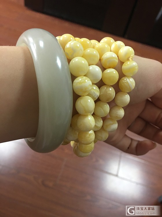 是心理作用吗？感觉变黄了一点_手镯和田玉