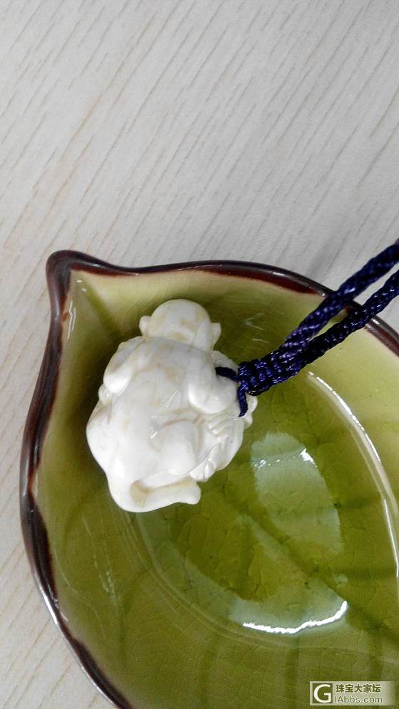 一颗老蜡 一只白猴_挂件蜜蜡