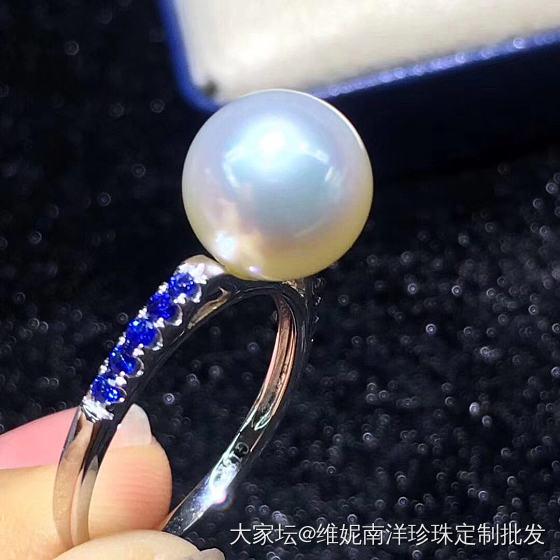 澳白南洋白珠戒指 9-10mm. 无瑕 强光
18k金蓝宝石  气质优雅_戒指珍珠