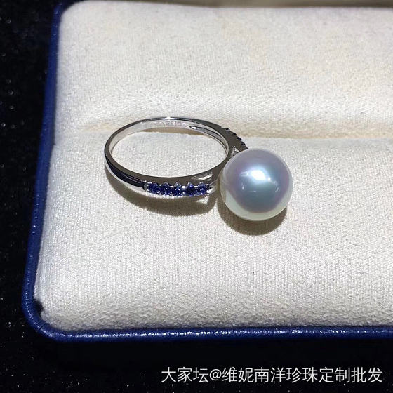 澳白南洋白珠戒指 9-10mm. 无瑕 强光
18k金蓝宝石  气质优雅_戒指珍珠