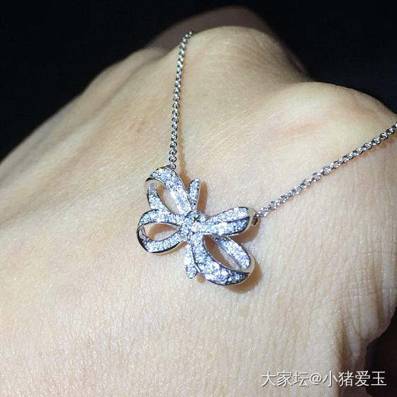 18K白金蝴蝶花钻石锁骨链_项链钻石