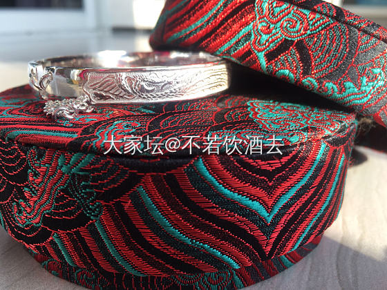 老宝成家的龙凤镯_银