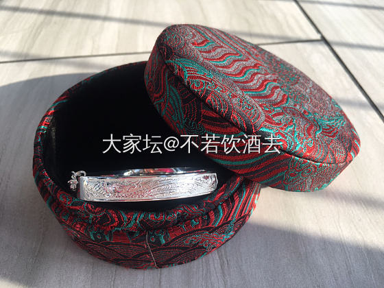 老宝成家的龙凤镯_银