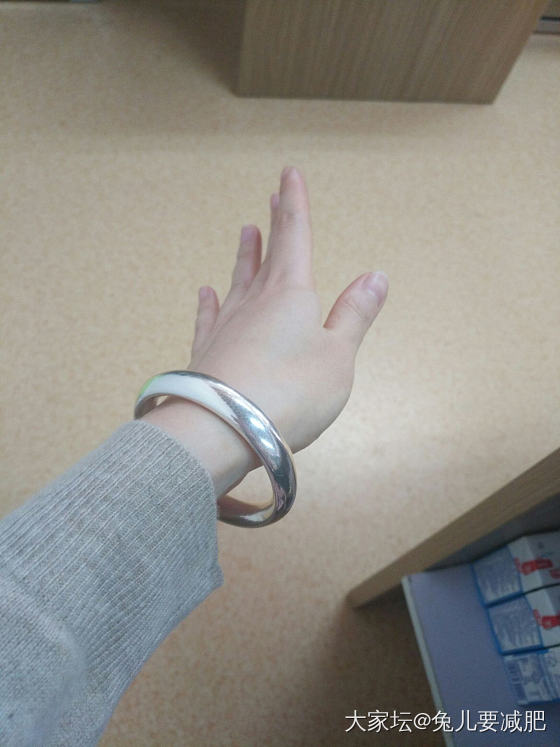工作间隙，忍不住拍拍唐翡，真太美了_手镯银