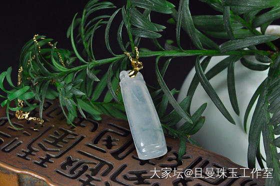 西方设计界认为“没有中国元素，往往就没有贵气”。_首饰