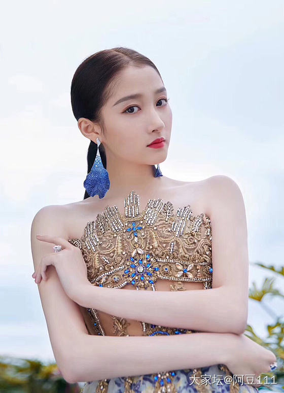 美女配美物_耳饰