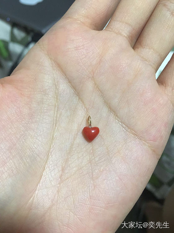 在微店上买了个珊瑚桃心吊坠 小小的 还是挺可爱的_挂件珊瑚