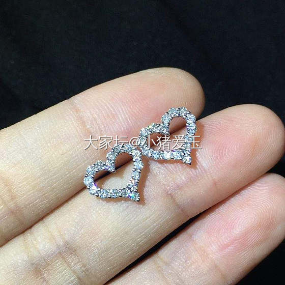 18K白金心形钻石耳钉_耳饰钻石