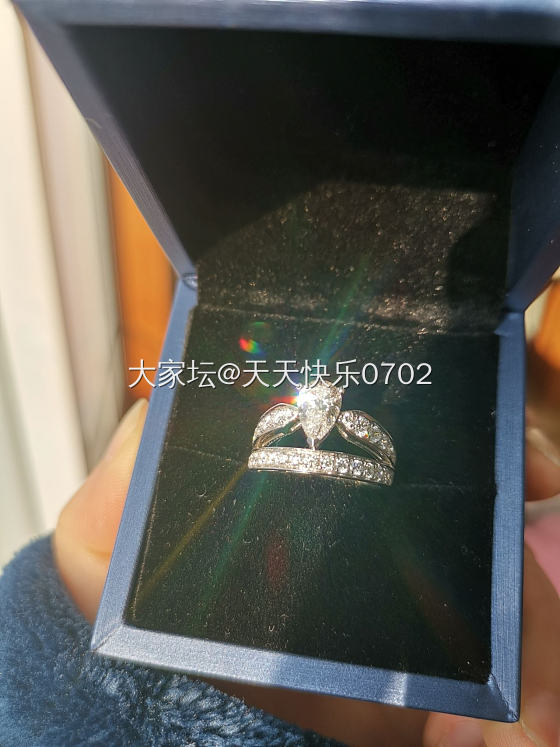 2020年的第一天晒晒我新买的水滴钻，1.02克拉，E色VS2，做的尚美约瑟芬系..._异形钻戒指